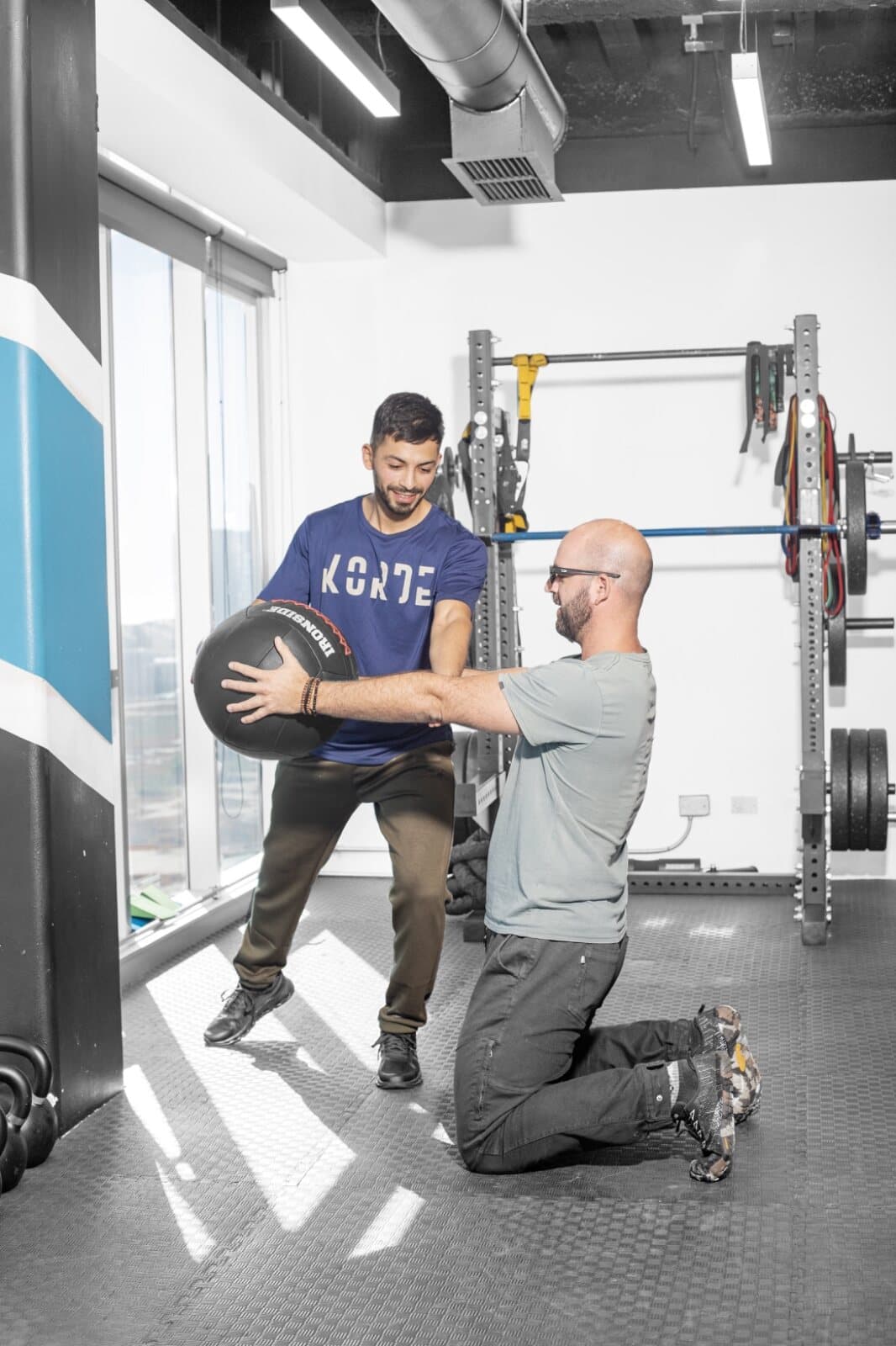 Coaching de fuerza con balón medicinal